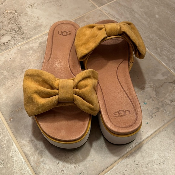 UGG Platform Sandals - Picture 1 of 4